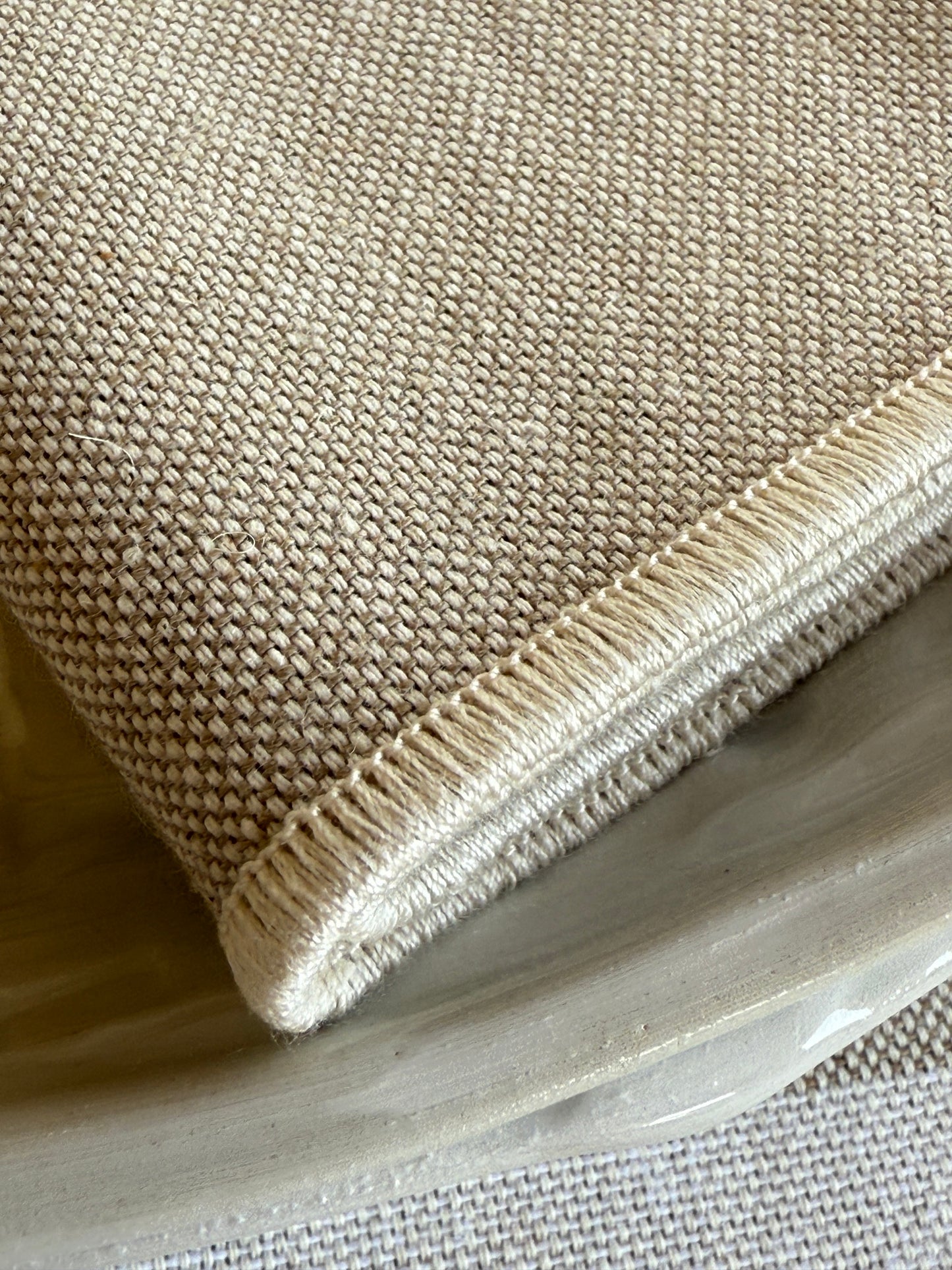 SET DE SERVILLETAS BEIGE CON RIBETE CREMA