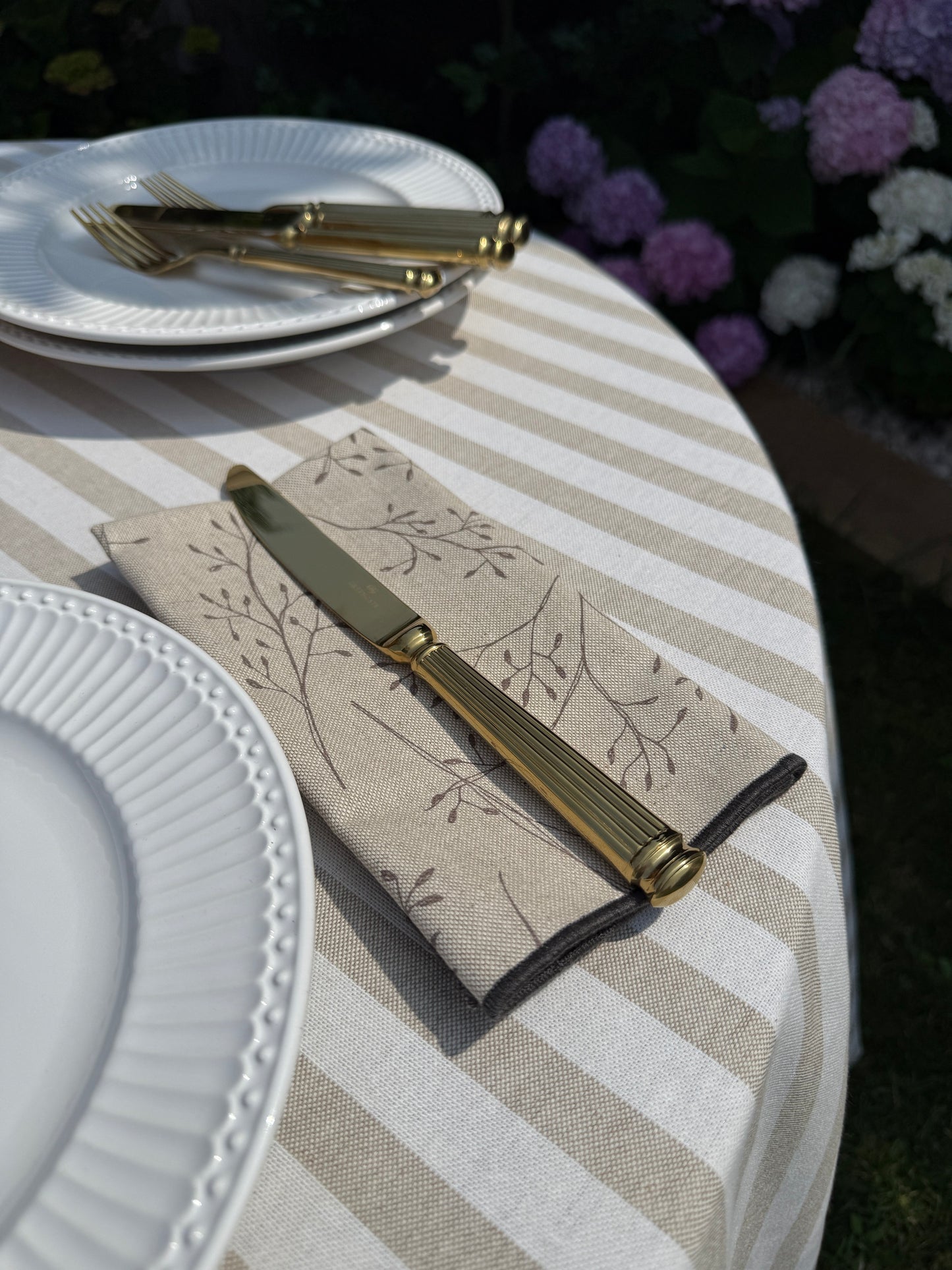 SET DE SERVILLETAS PALOMA CON RIBETE GRIS