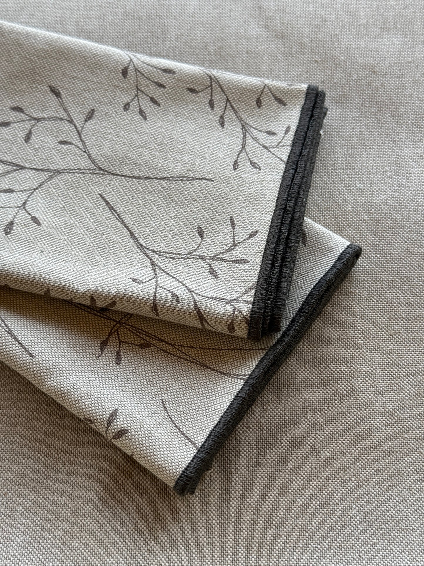 SET DE SERVILLETAS PALOMA CON RIBETE GRIS