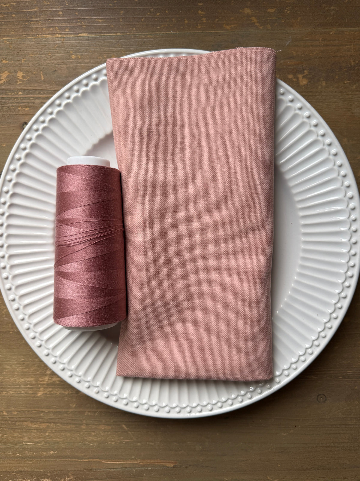 Servilleta rosa con ribete rosa vintage