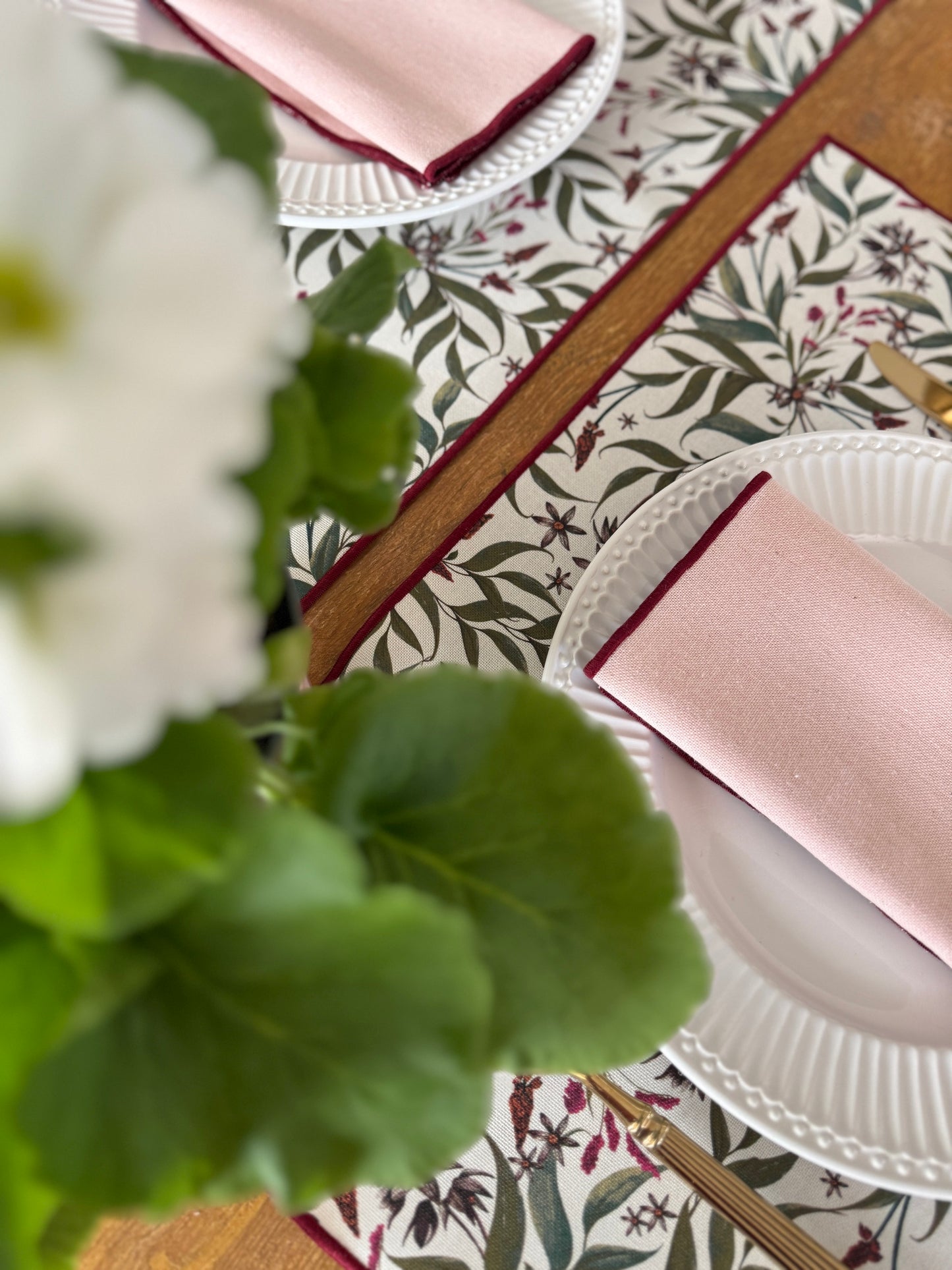 Mantel individual LUCÍA granate resinado + SERVILLETAS DE REGALO