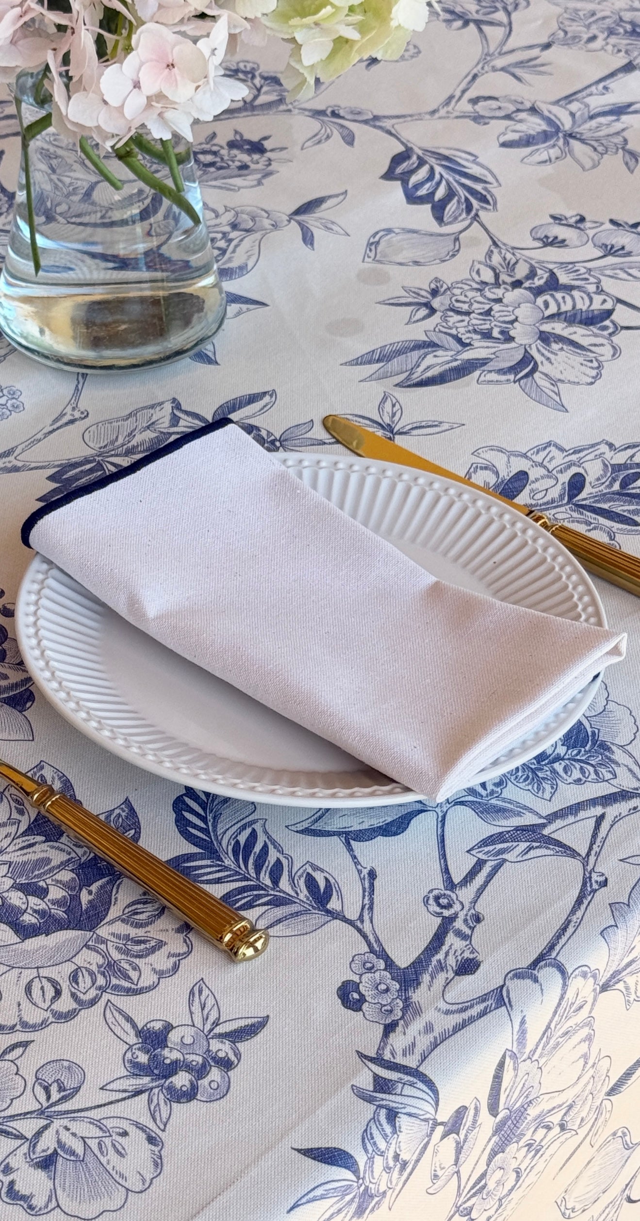 SET DE SERVILLETAS CREMA CON RIBETE AZUL