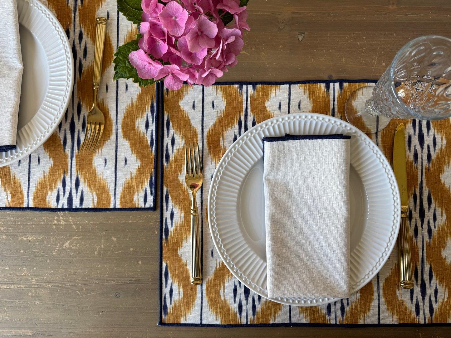 SET DE SERVILLETAS CREMA CON RIBETE AZUL