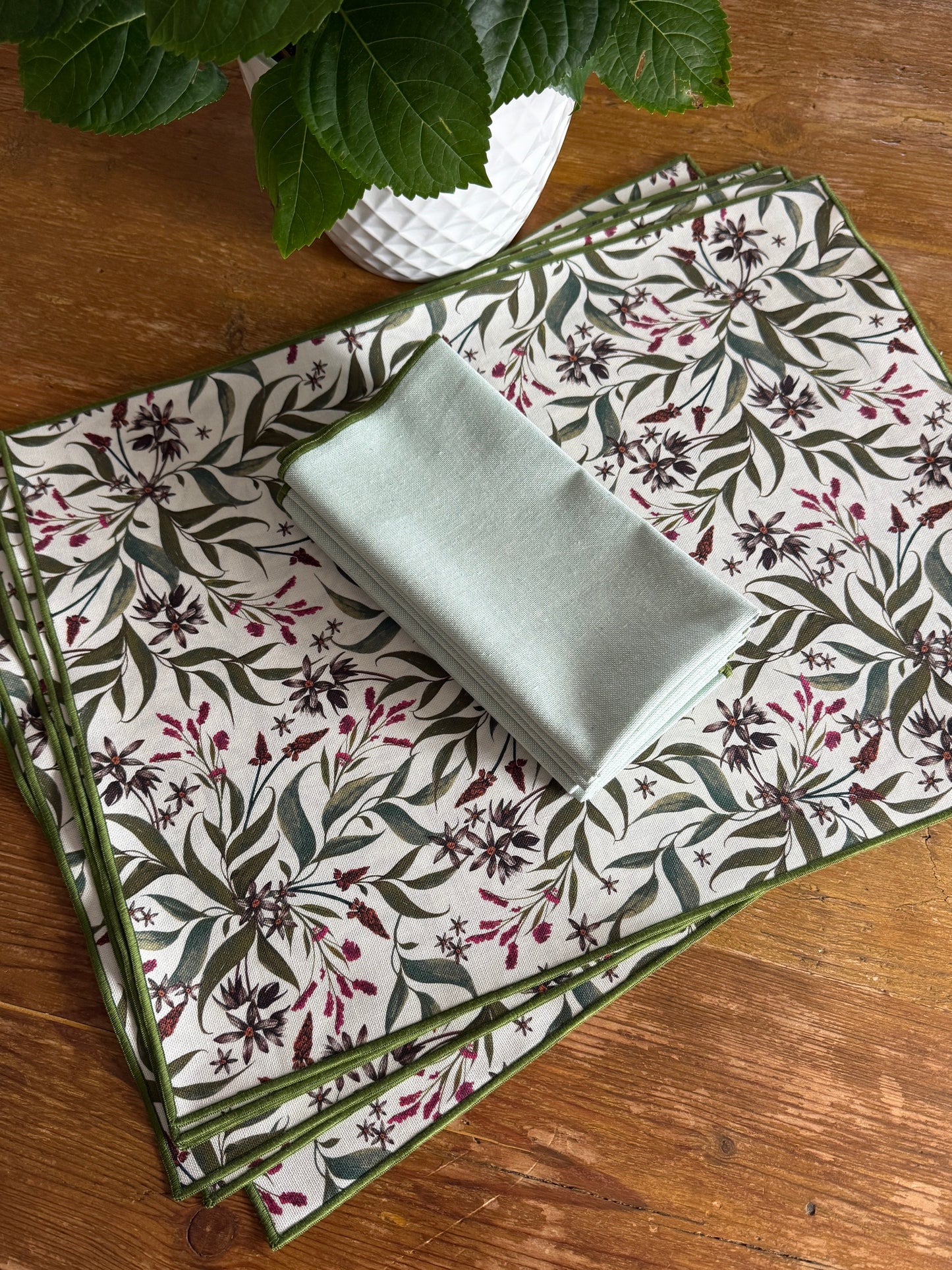 Mantel individual LUCÍA verde resinado + SERVILLETAS DE REGALO