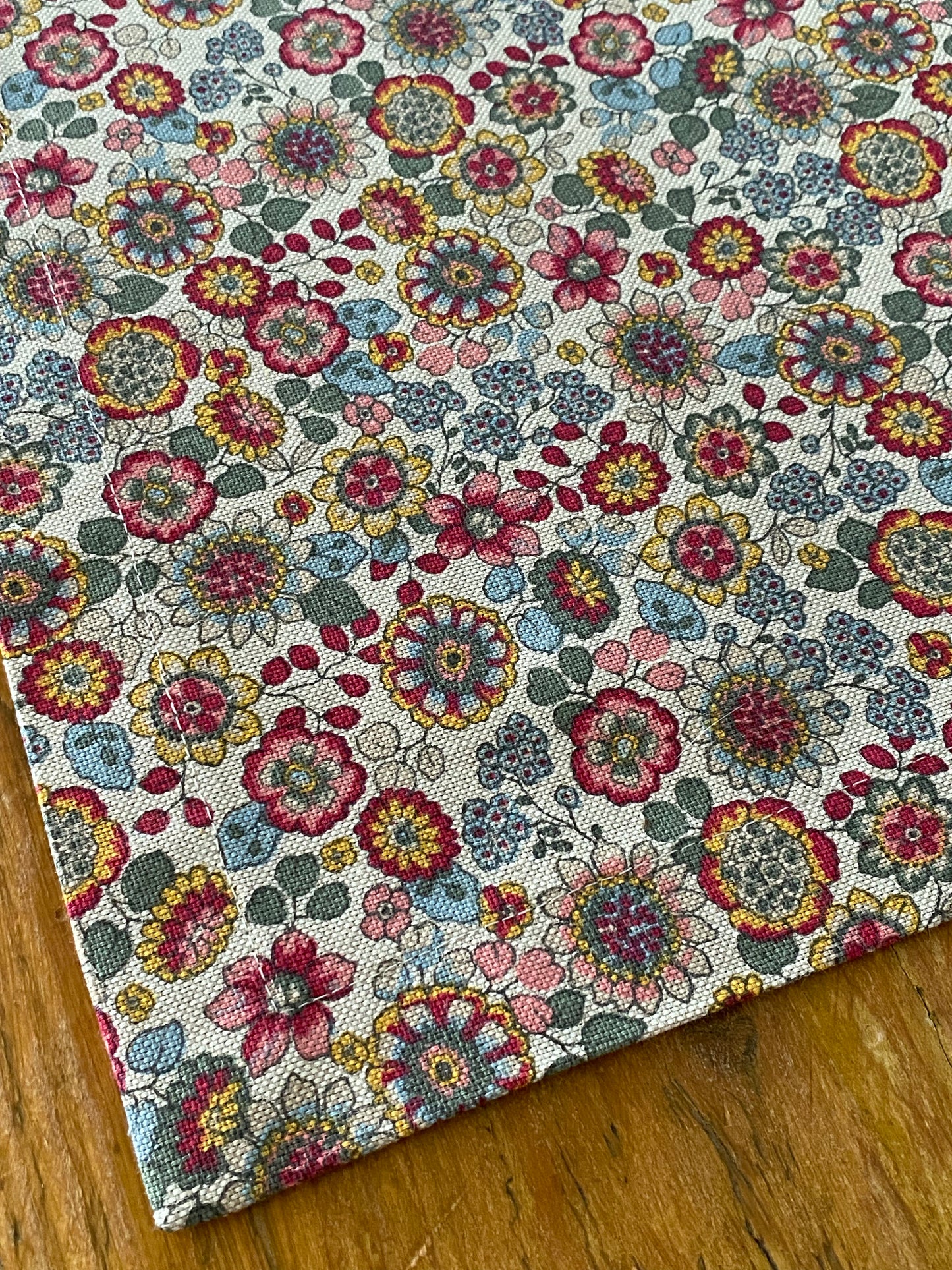 Nina, cotton table runner