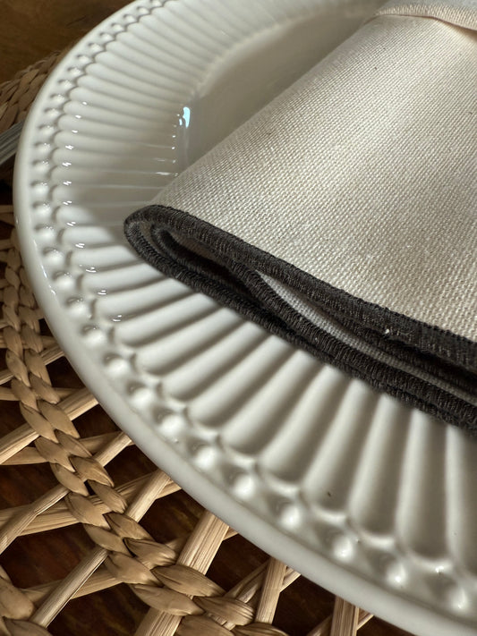 Set de servilletas crema con ribete gris