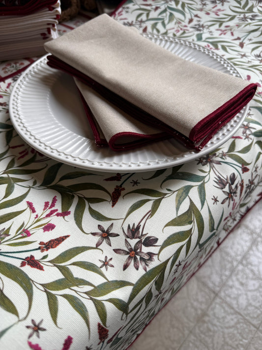 Set de servilletas beige con ribete granate