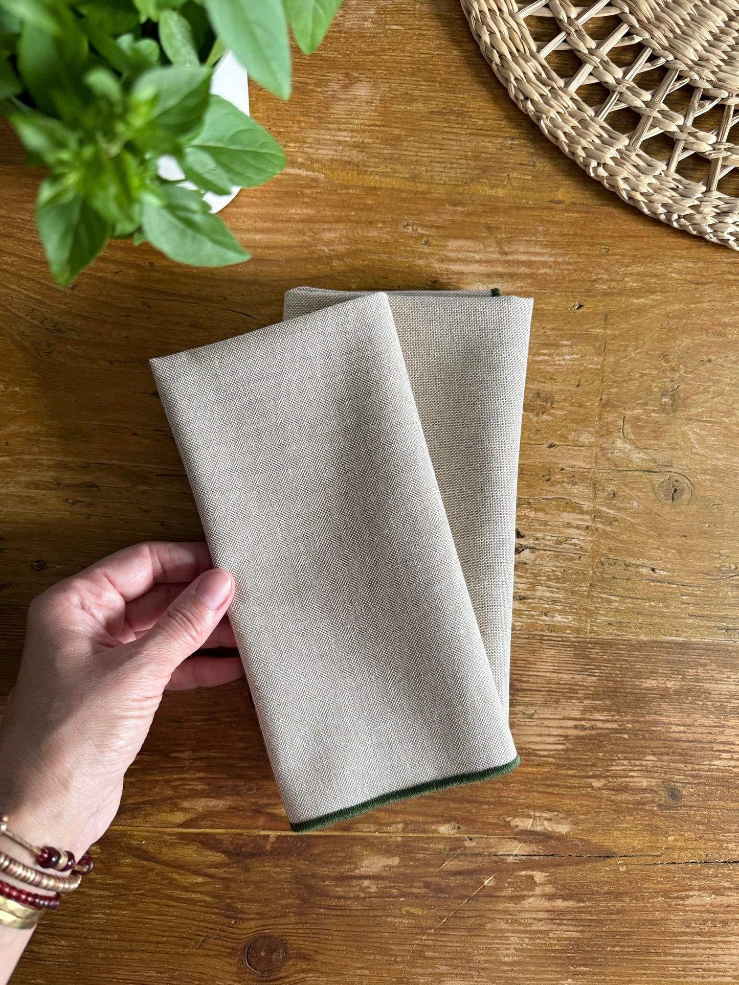 Set de servilletas beige con ribete oliva