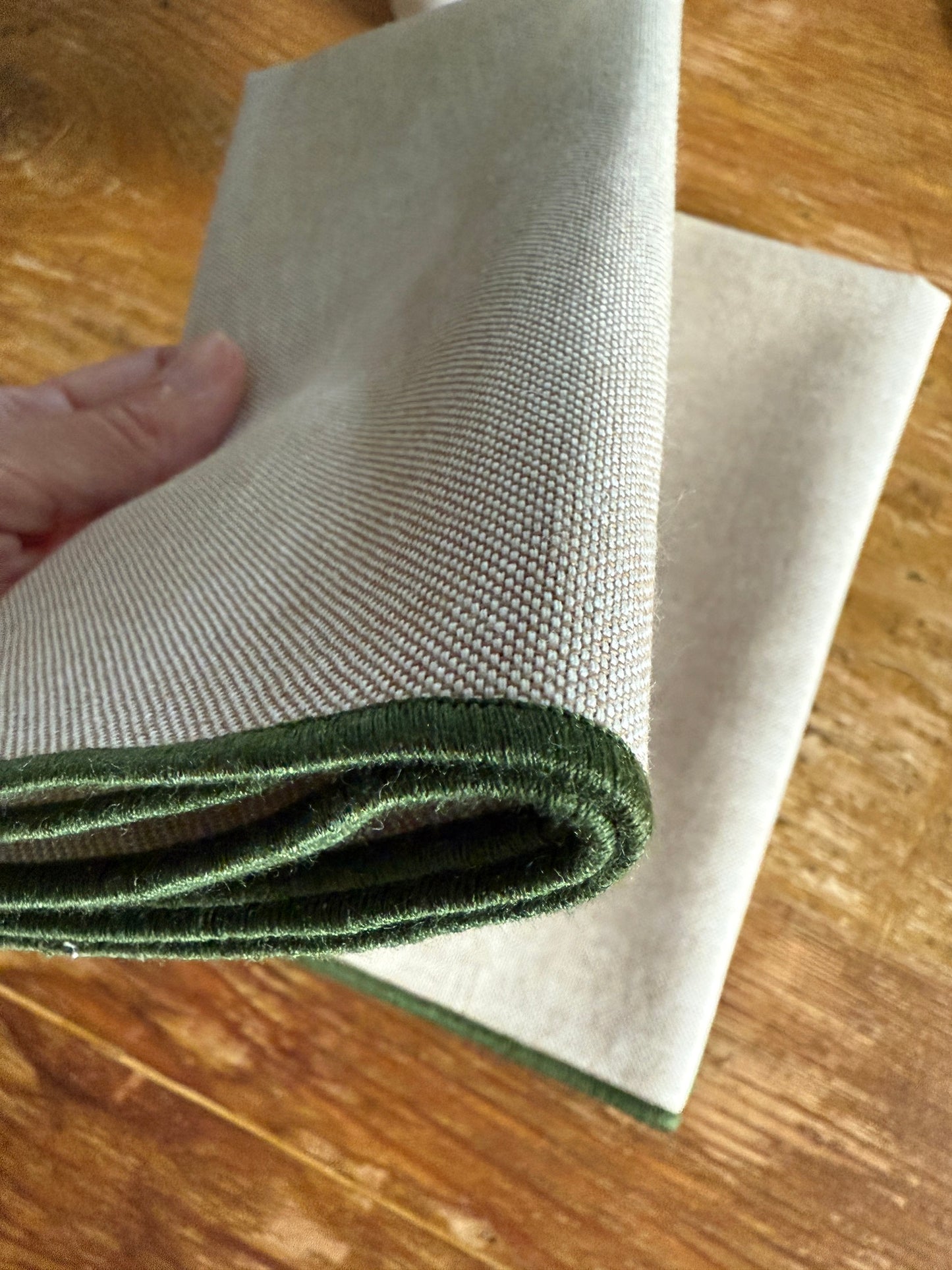 Set de servilletas beige con ribete oliva