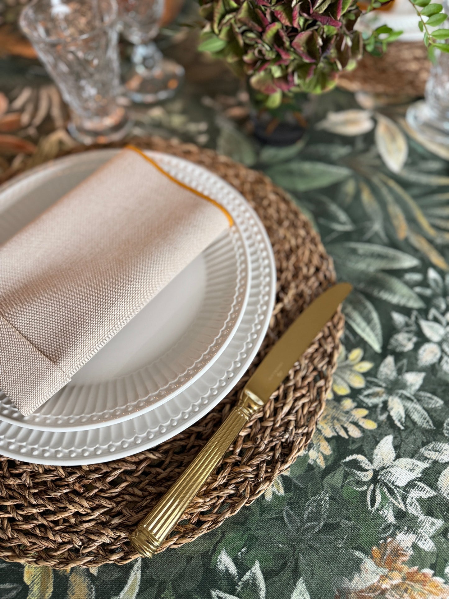 Set de servilletas beige con ribete mostaza