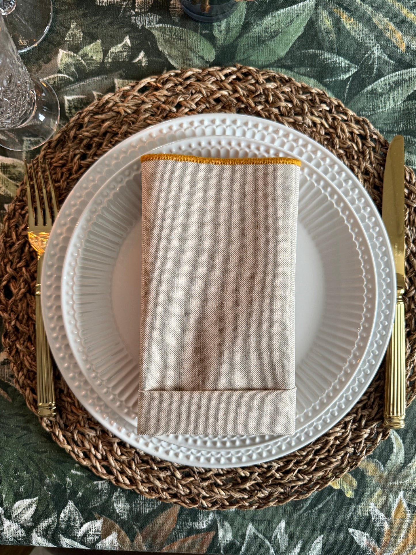 Set de servilletas beige con ribete mostaza