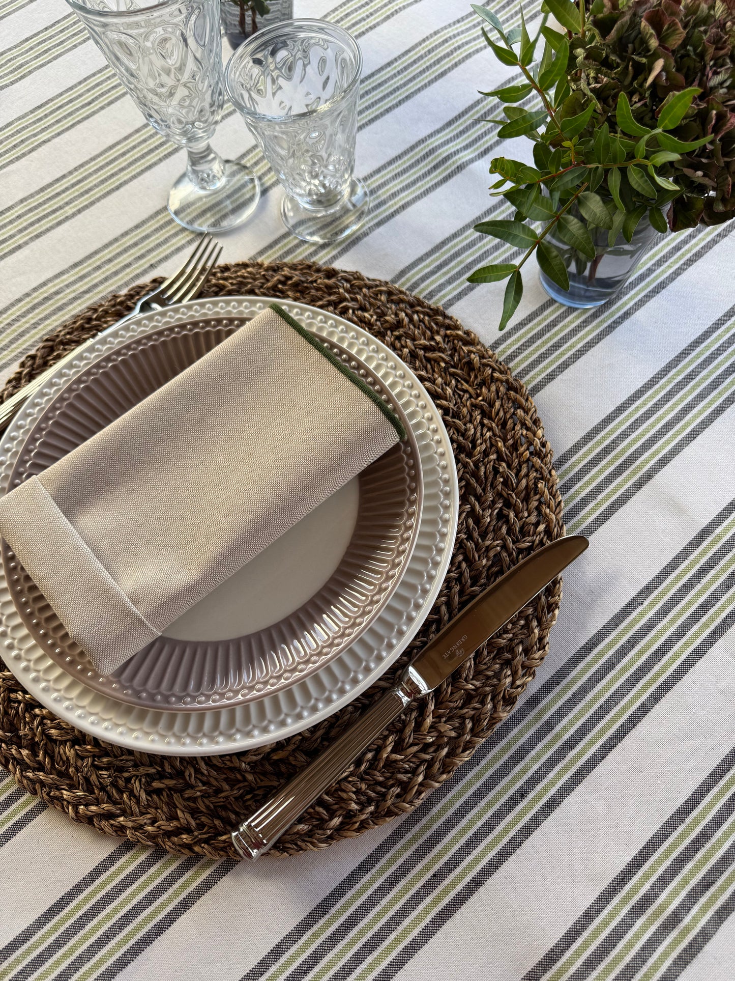Set de servilletas beige con ribete oliva