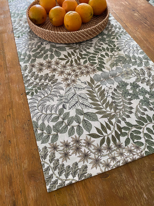 Cotton table runner Garden