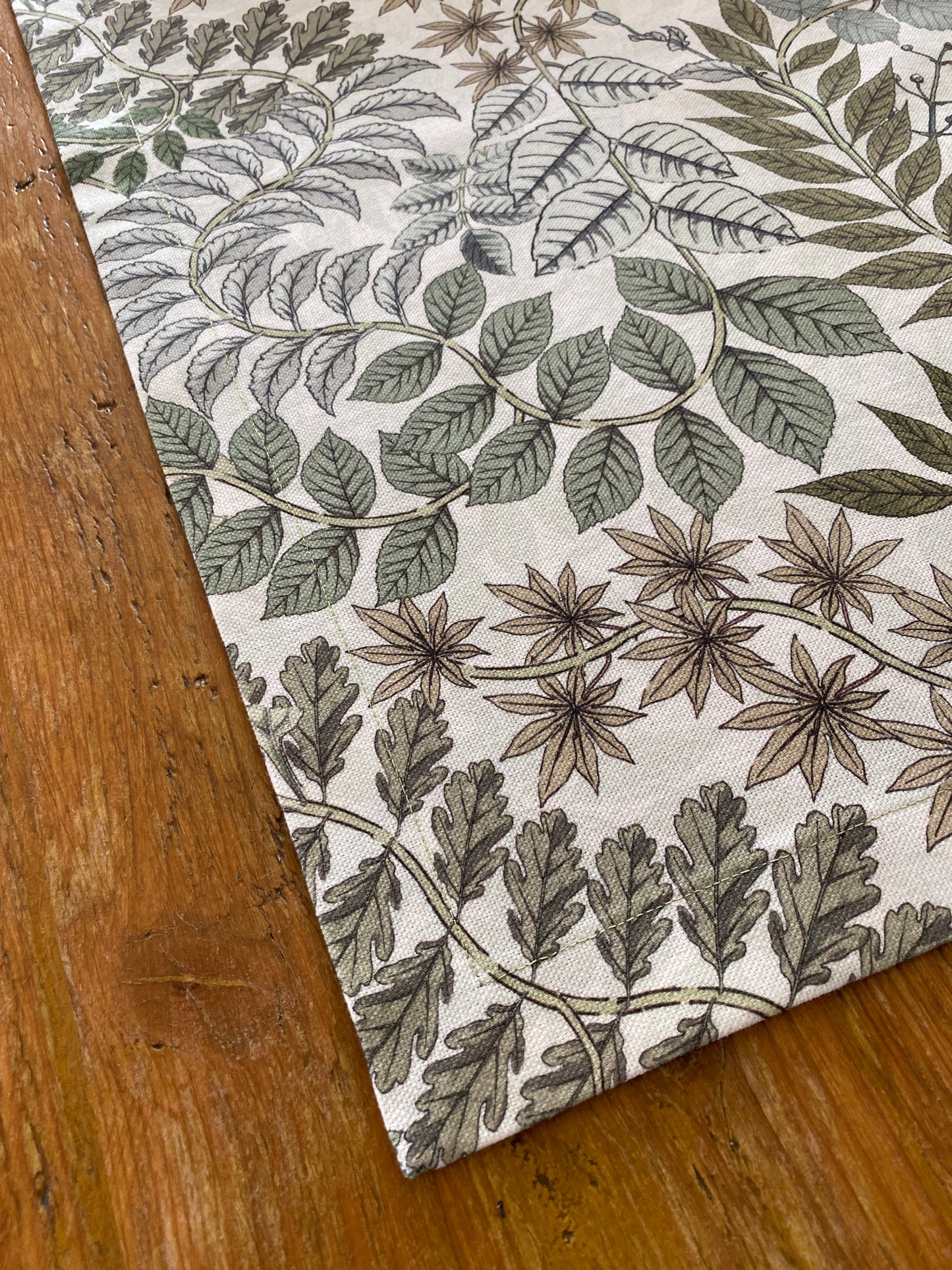 Cotton table runner Garden