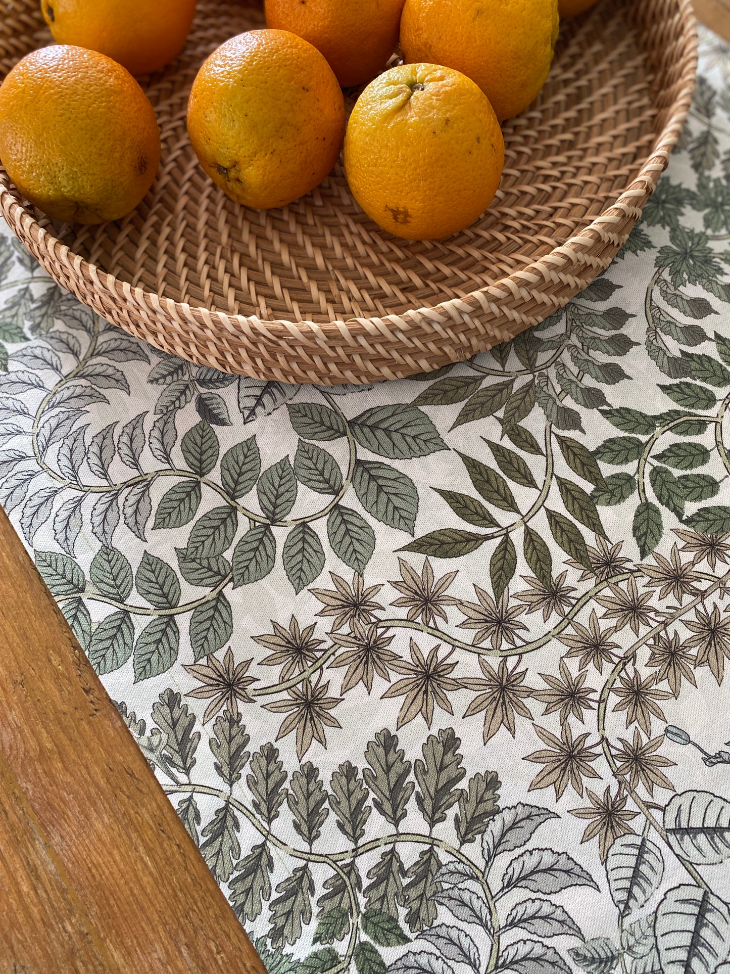 Cotton table runner Garden