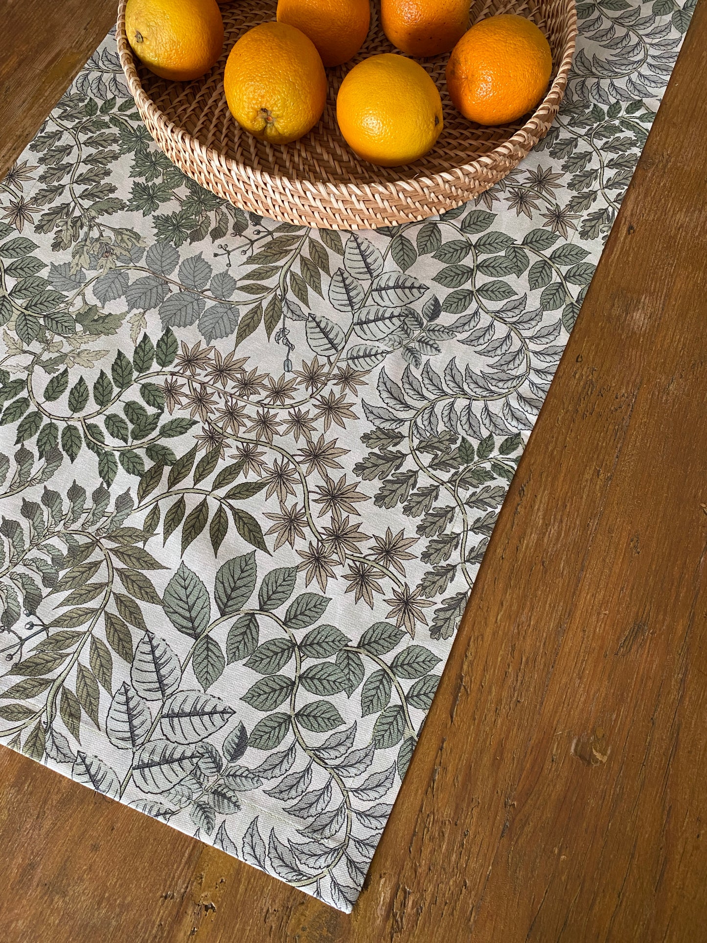 Cotton table runner Garden