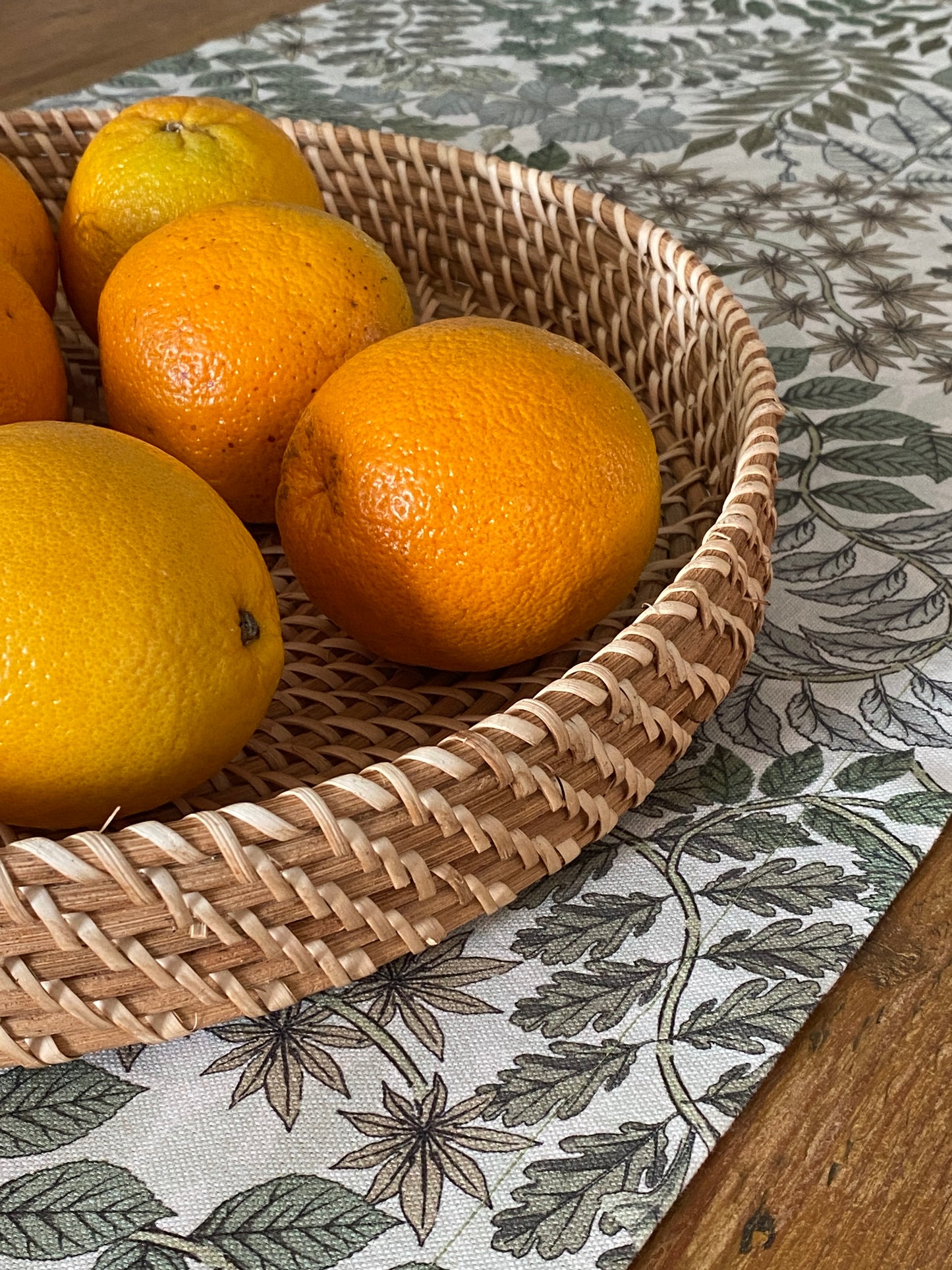 Cotton table runner Garden