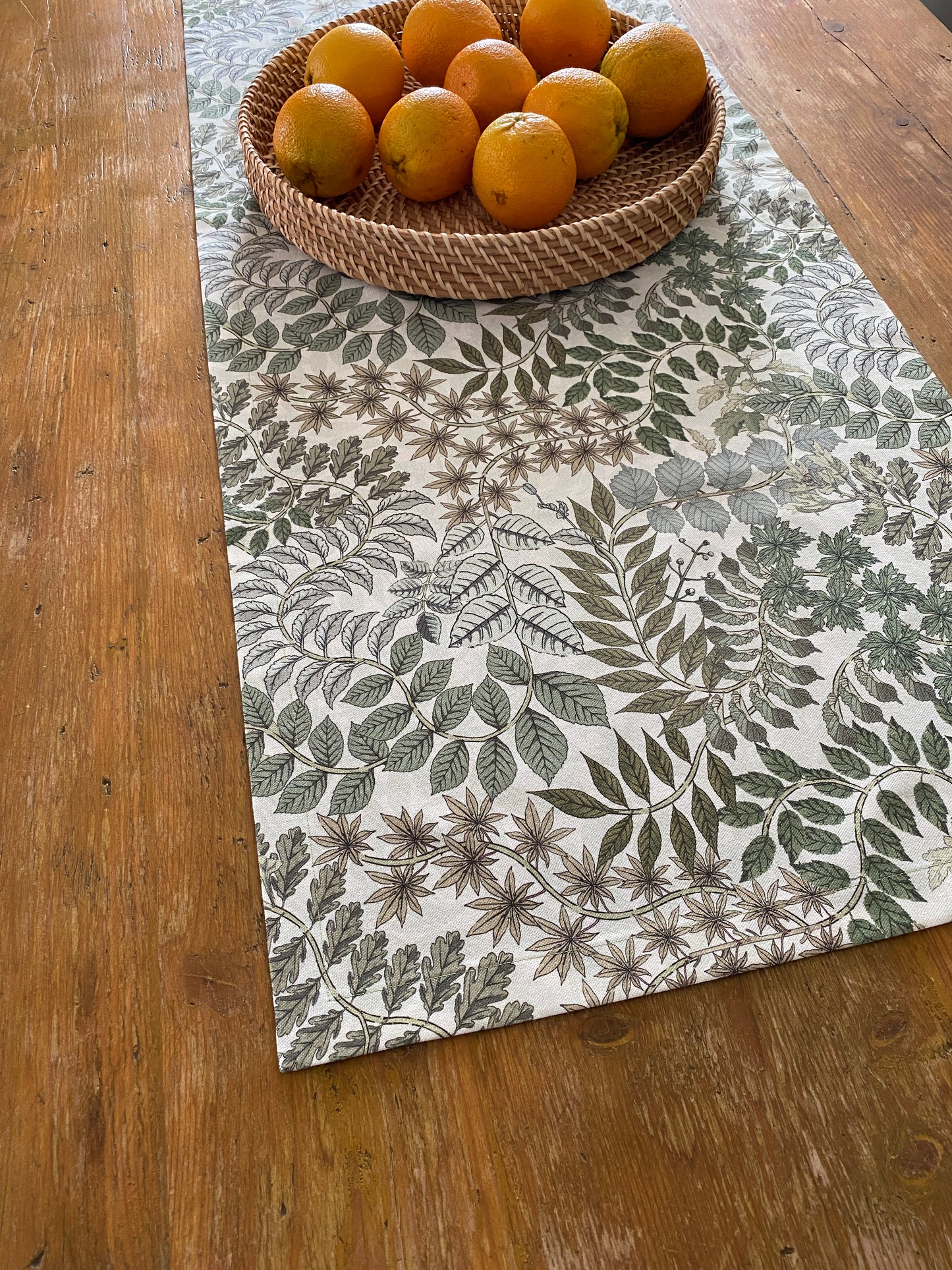 Cotton table runner Garden