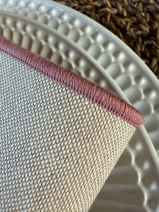 Set de servilletas beige con ribete rosa vintage