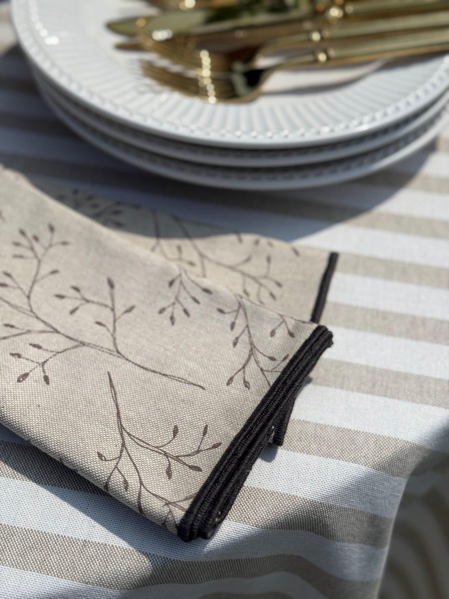 SET DE SERVILLETAS PALOMA CON RIBETE GRIS