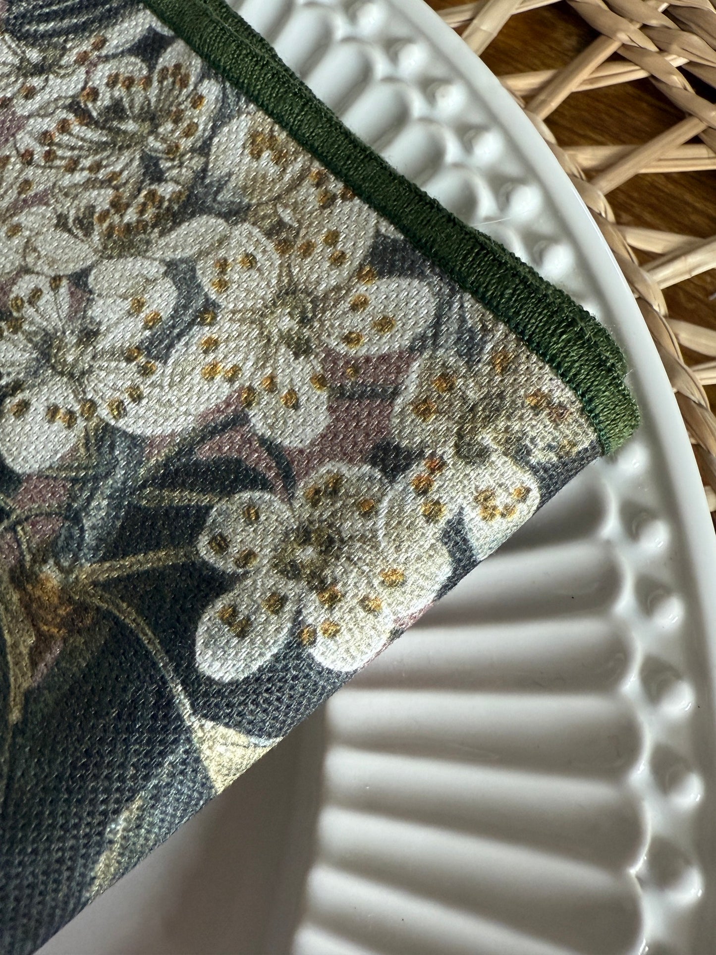 Set de servilletas GABRIEL con ribete verde oliva