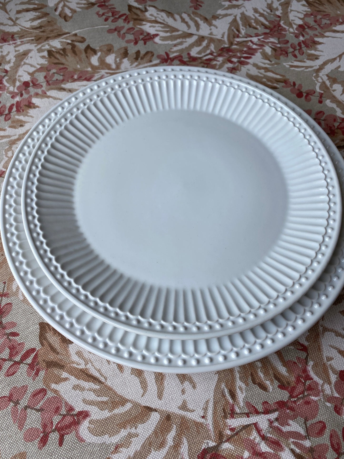 Dinner plate Alice white