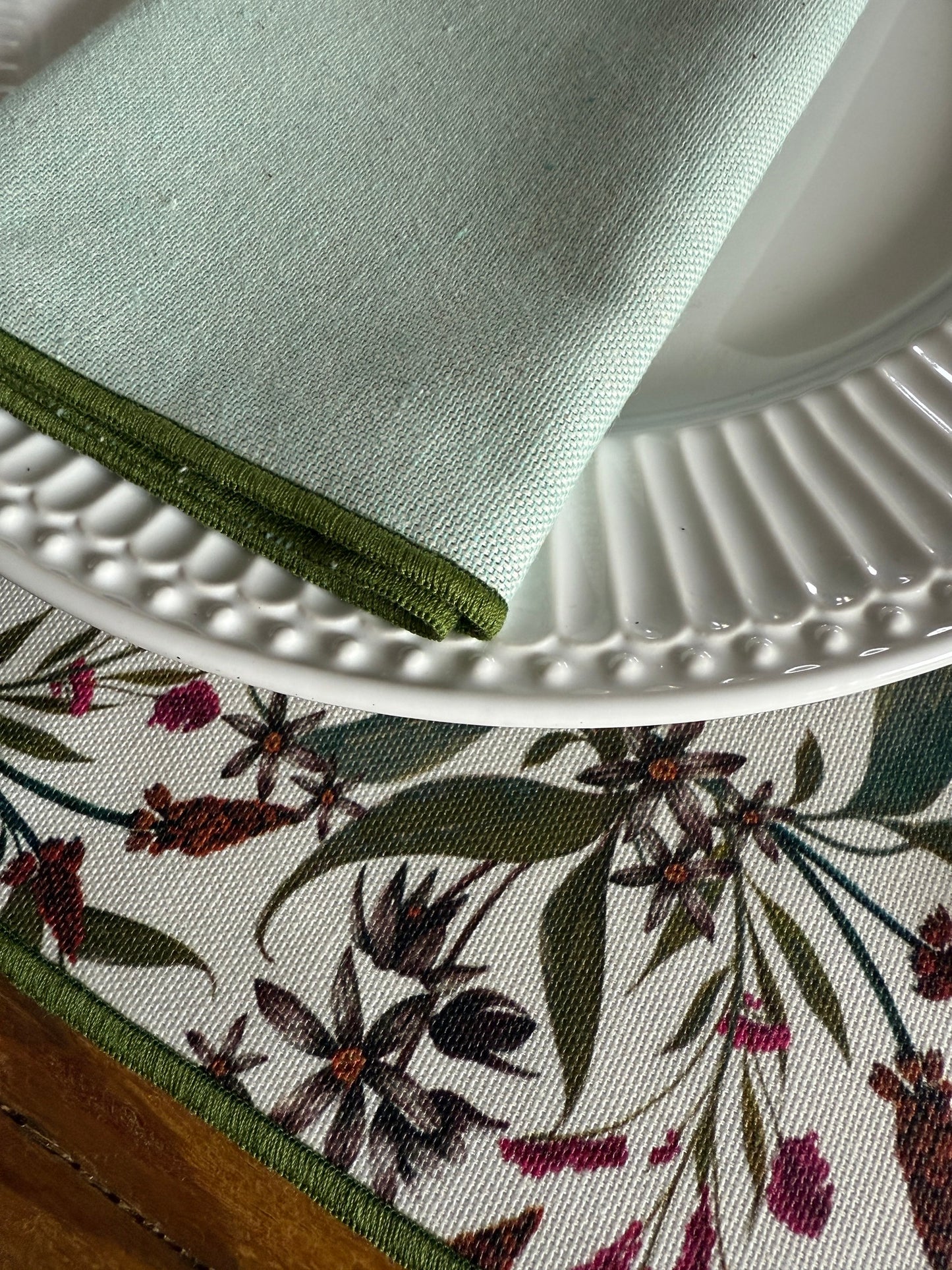 Mantel individual LUCÍA verde resinado + SERVILLETAS DE REGALO