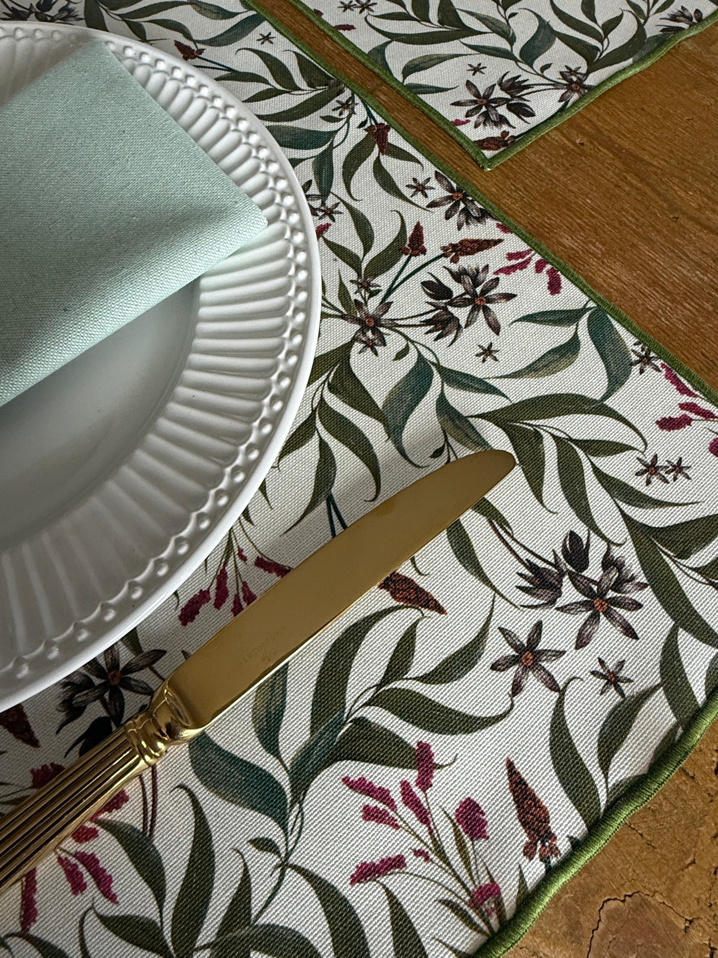 Mantel individual LUCÍA verde resinado + SERVILLETAS DE REGALO