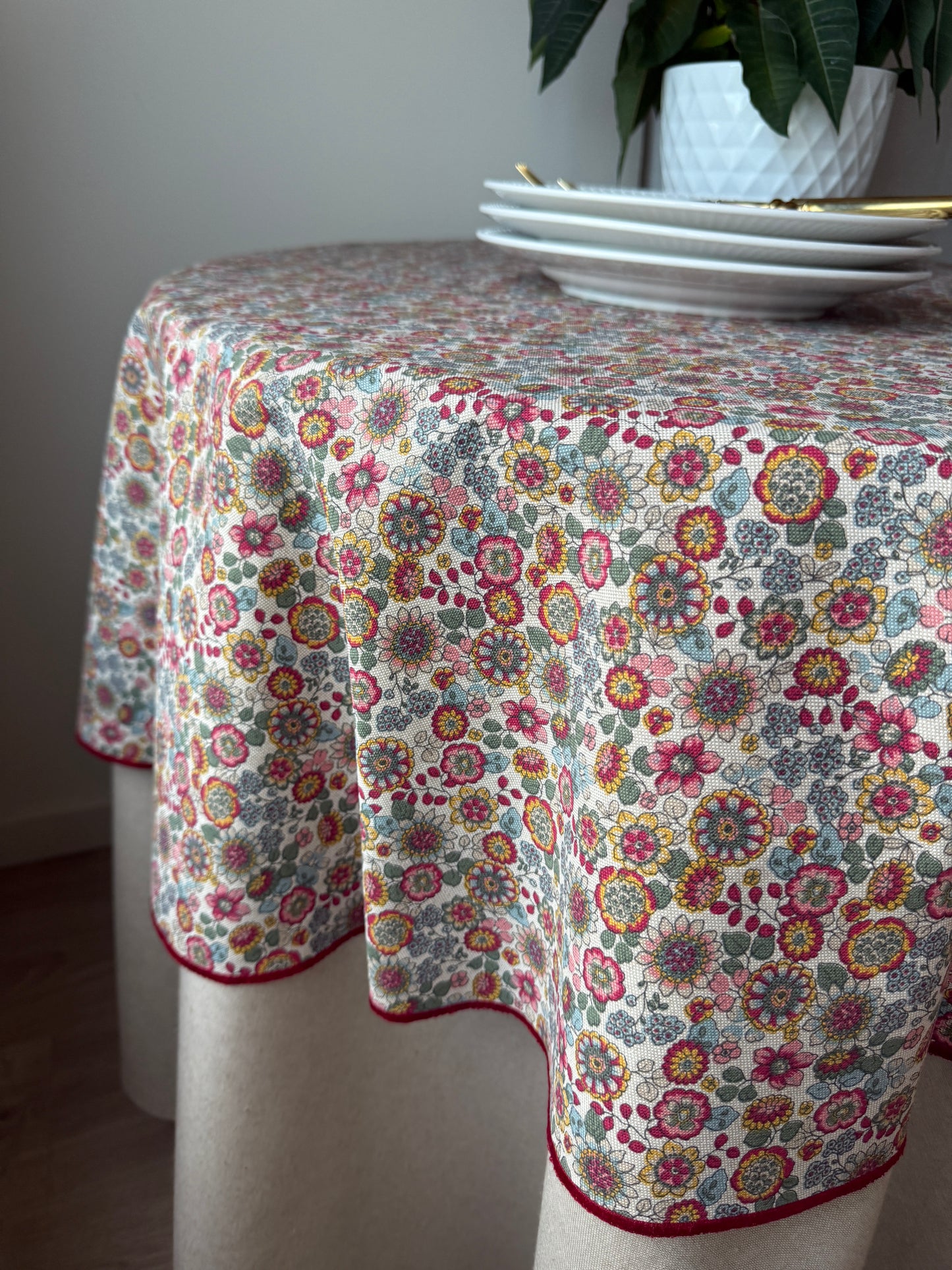 Nina, round tablecloth D 140cm